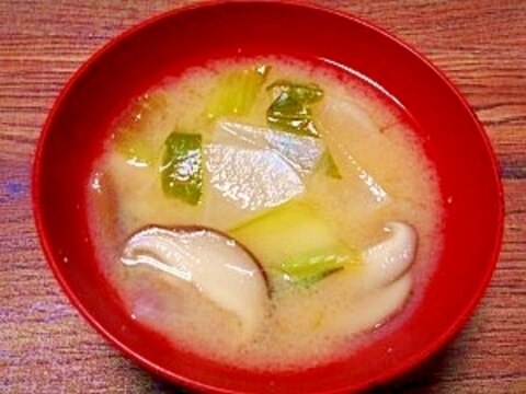 毎日のお味噌汁146杯目＊大根、青梗菜、椎茸